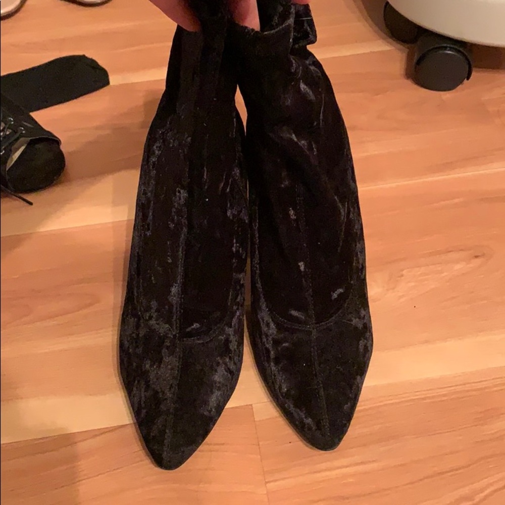 Heels - Picture 2 of 3
